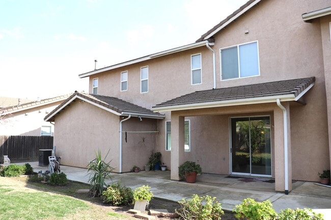 Building Photo - 2346 E Early Ave