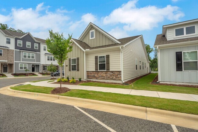 Building Photo - Charming 3BR House in Fuquay Varina