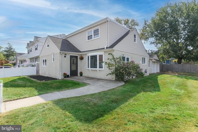 Building Photo - 516 Brooke Ave