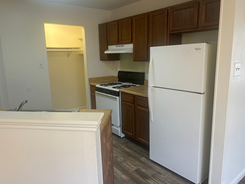 Building Photo - 1611 Mona Dr