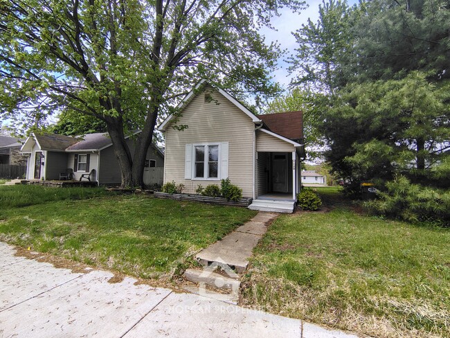 Primary Photo - 1120 W 4th St