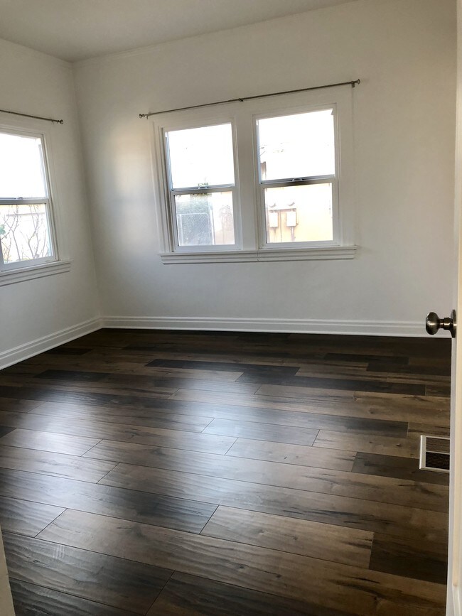 Big bedrooms - 4718 Dockweiler St