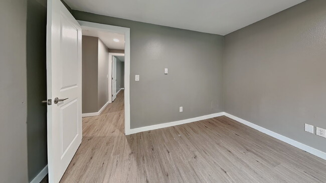 Building Photo - 1105 S Woodlawn St