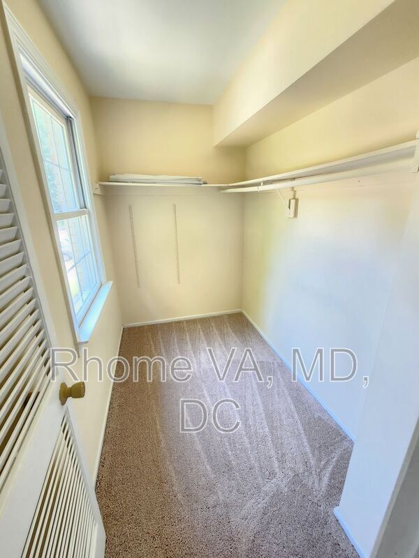 Building Photo - 7752 Matisse Way