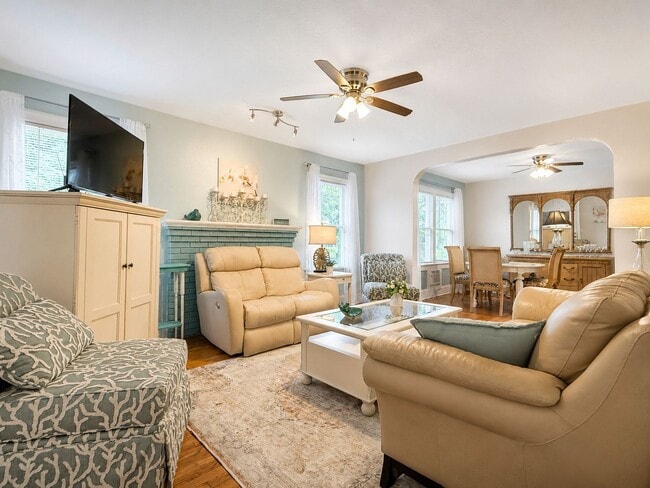 Building Photo - Classic character with cozy comfort in this FURNISHED 1Bedroom / 1Bath Duplex home at Fruitland P...