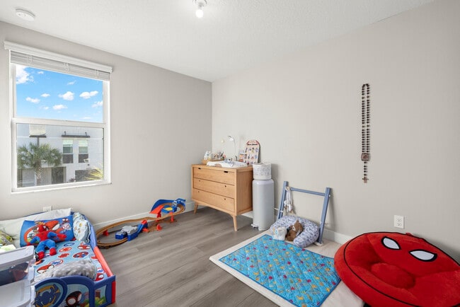 Building Photo - 1653 Lindley St