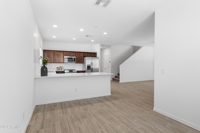 Building Photo - 2842 E Tracy Ln