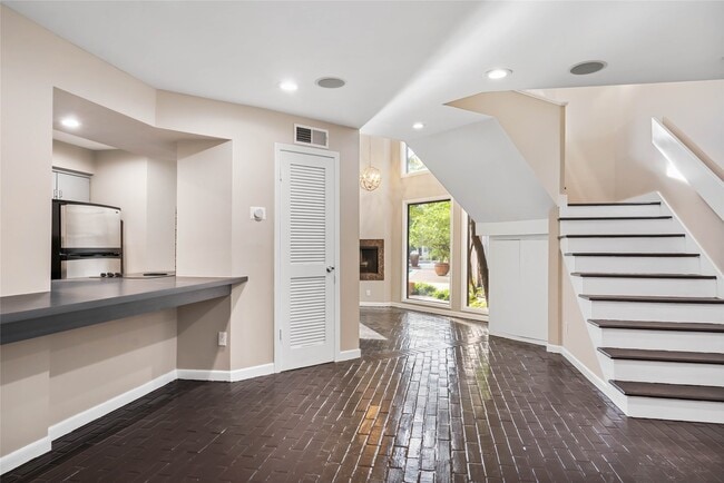 Building Photo - 5004 Bayard Ln