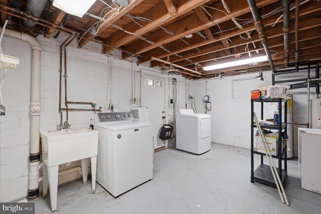 Building Photo - 8222 Larry Pl
