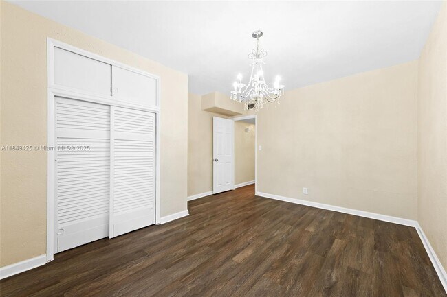 Building Photo - 1315 N 19th Ave