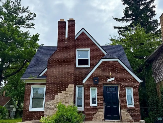 Building Photo - 12666 Cloverlawn Ave