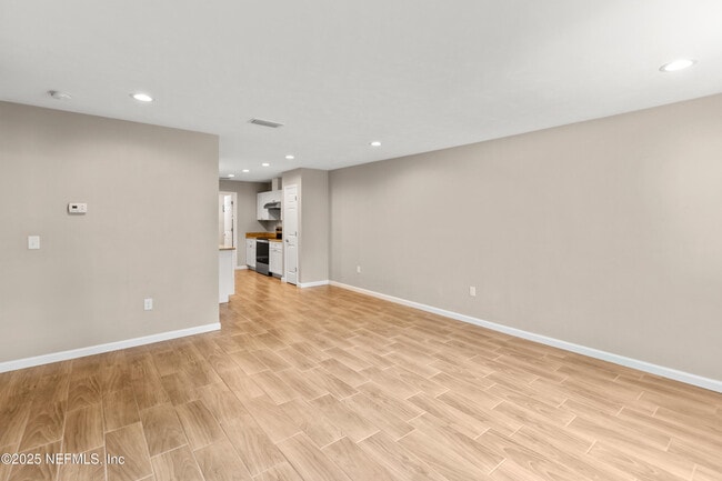 Building Photo - 442 SW Naha St