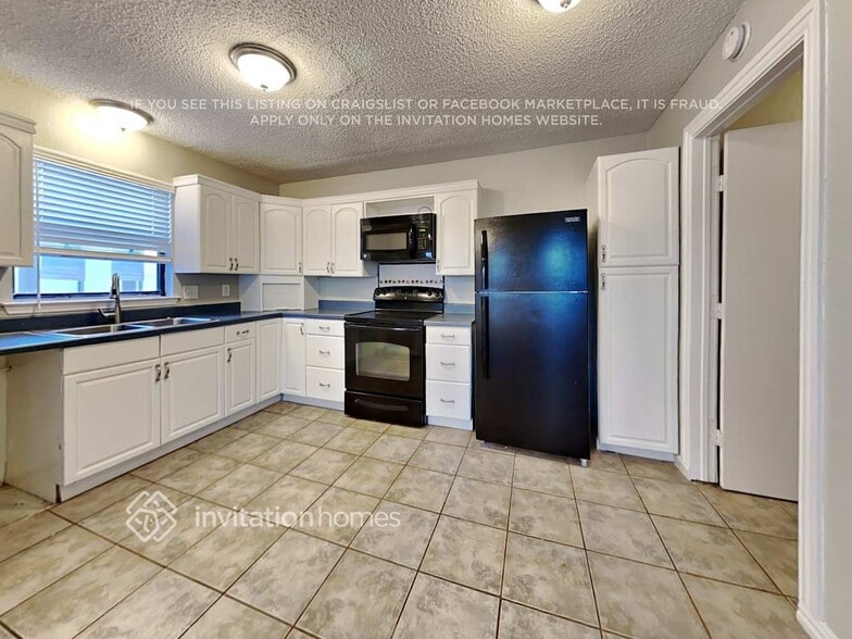 Building Photo - 519 Thomas