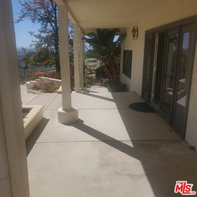 Building Photo - 42100 Parado Del Sol Dr