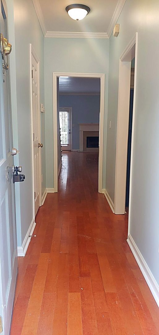 Building Photo - Spacious 2 Bedroom, 2.5 Bathroom Townhome in Homewood