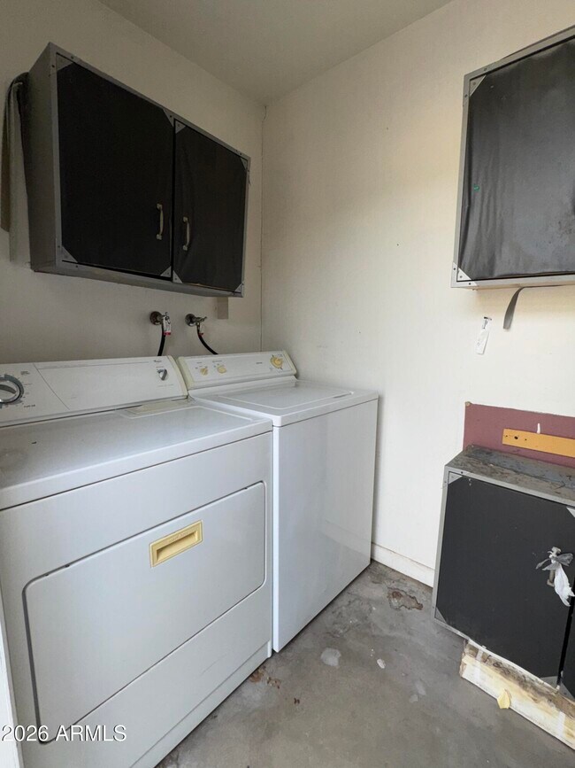 Building Photo - 546 S Allred Dr