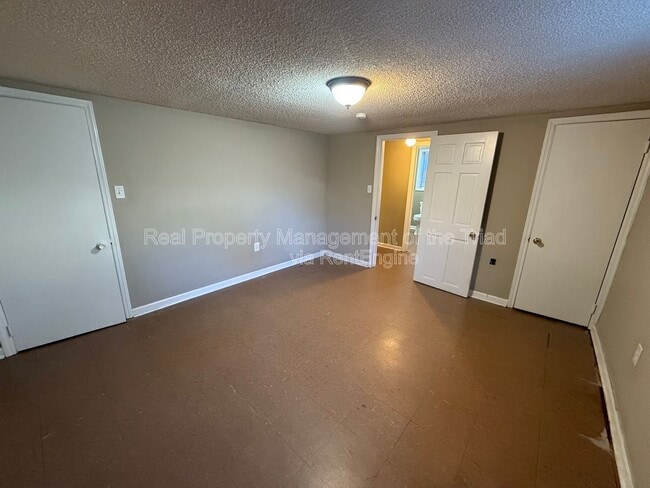 Building Photo - 2203 Maywood St