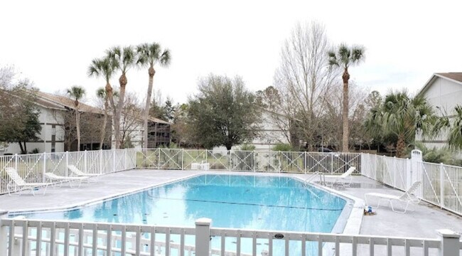 Building Photo - 6519 W Newberry Rd