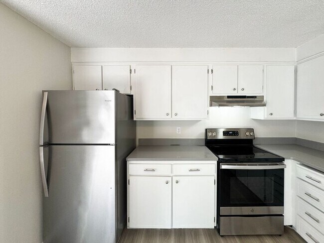 Building Photo - 1115 W 6th Ave