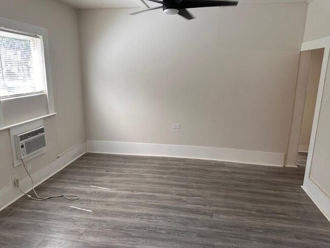 Building Photo - 829 NE 3rd St