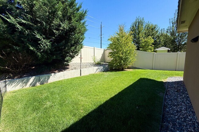 Building Photo - 22 NE Hadley Way