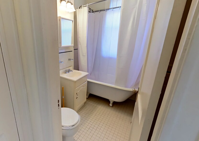 Building Photo - 52 Queensberry St