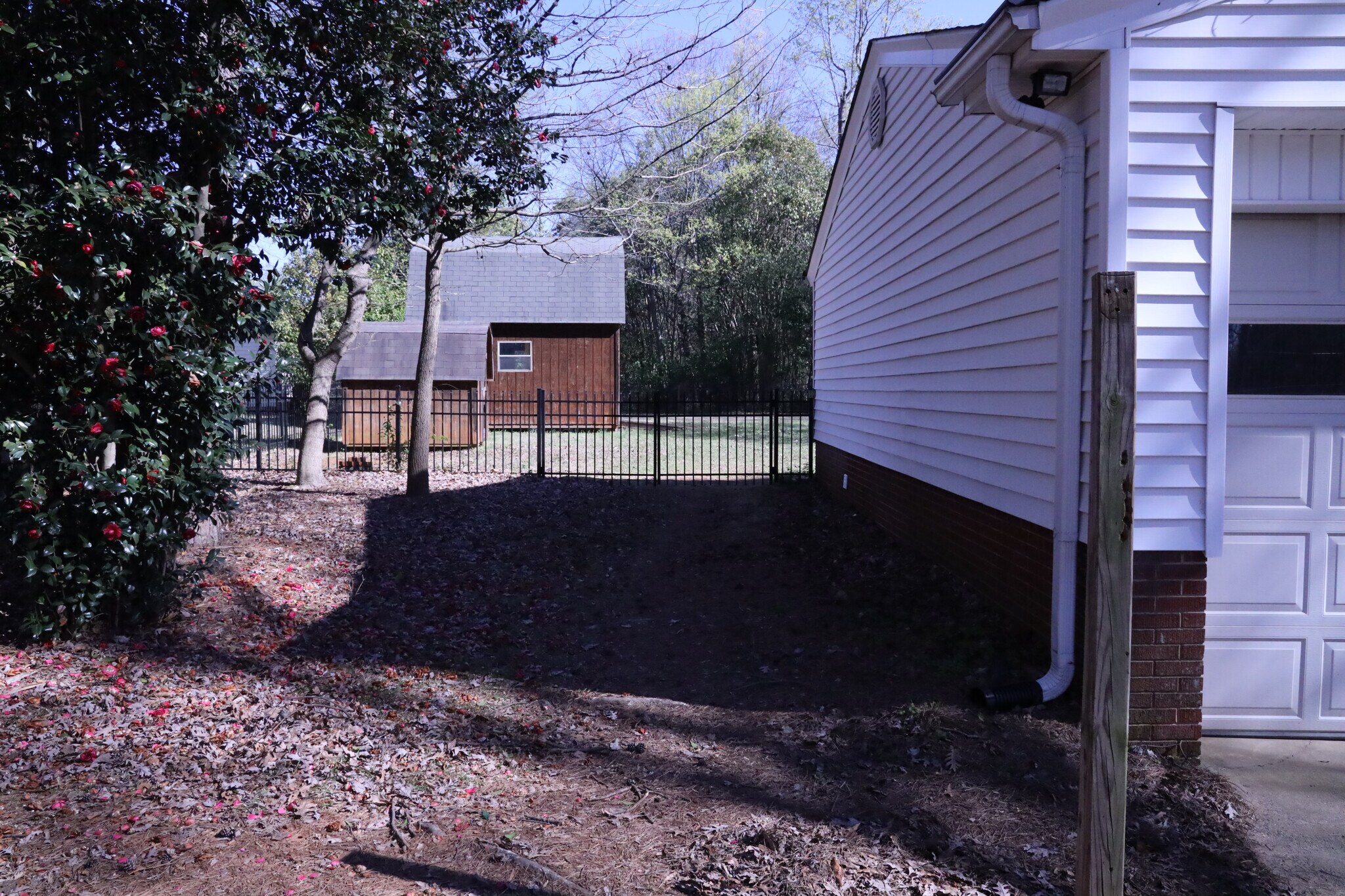 Building Photo - Room in Single Family Home on Mineral Springs Rd