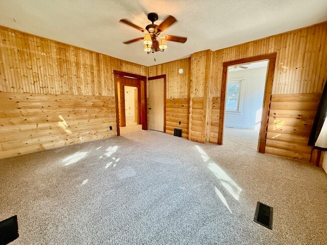 Building Photo - 802 2nd St NW