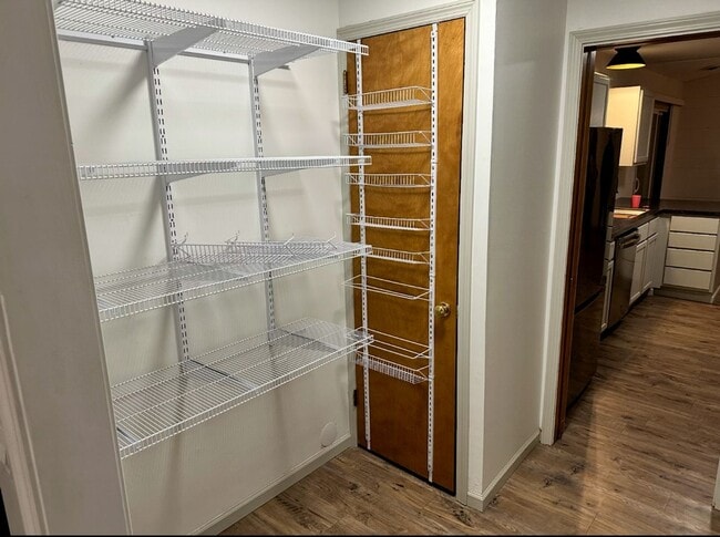 Building Photo - Charming 3BR/2BA Single-Level Home on Nearly Half an Acre!