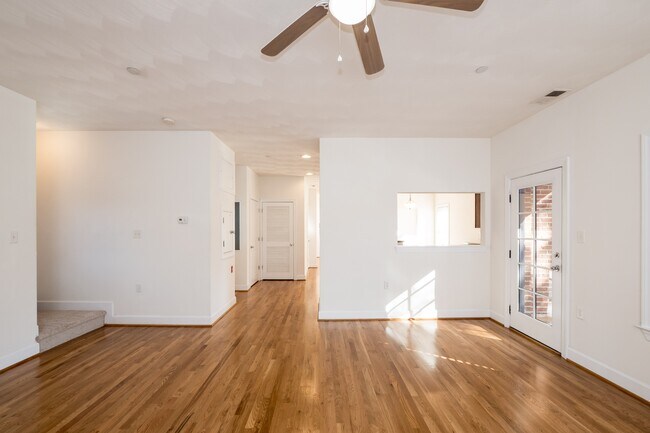 Building Photo - 915 Colley Ave
