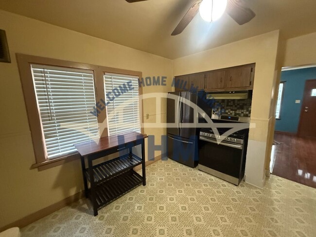 Building Photo - 2054 S 72nd St