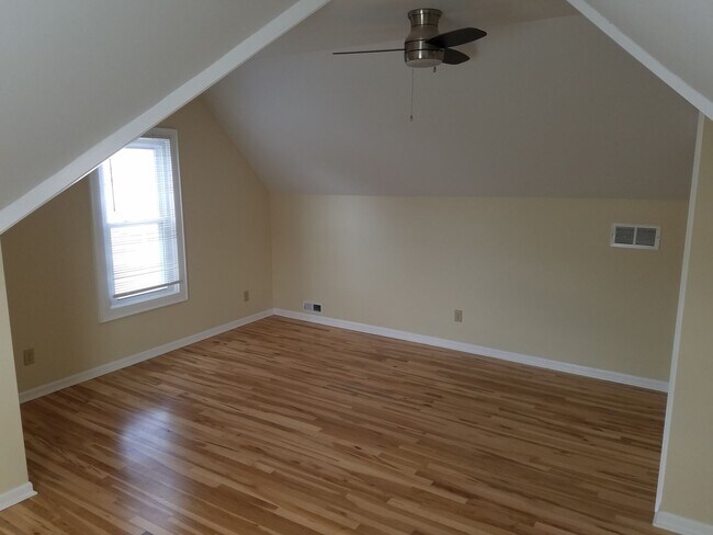 Building Photo - 2537 N Weil St