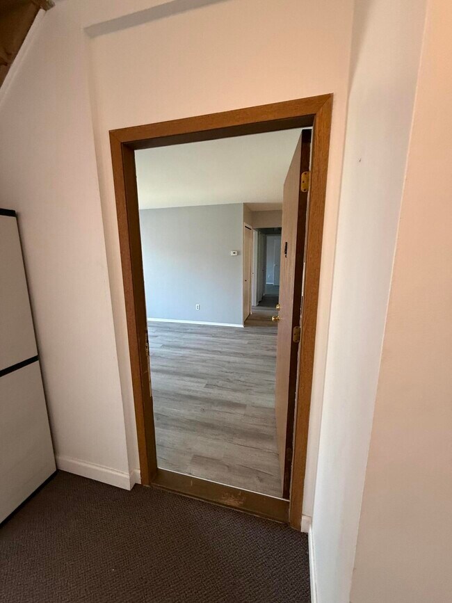 Building Photo - 7708 Manor Cir