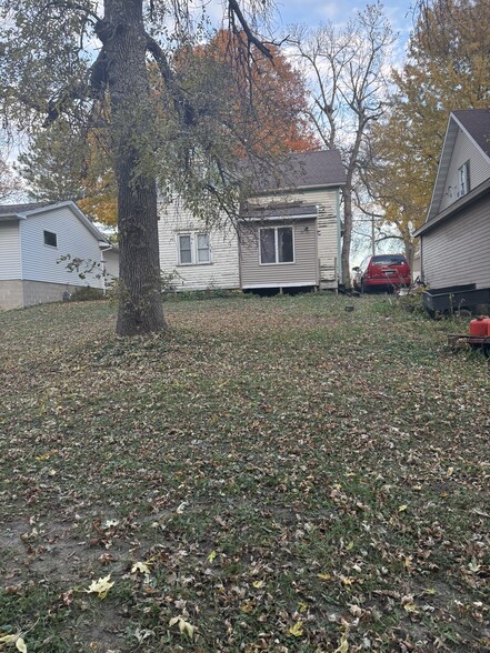 Backyard - 204 Independence Ave S