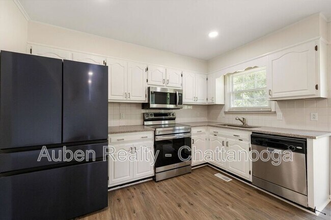 Building Photo - 4015 Shady Oak Dr