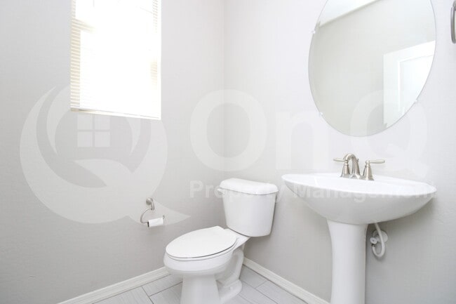 Building Photo - 17221 N 9th Pl