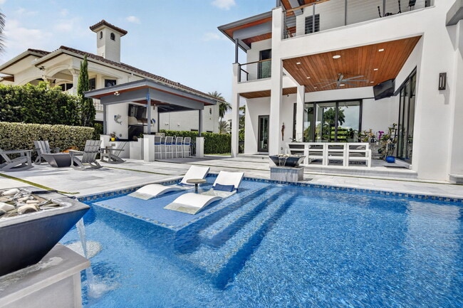 Building Photo - 334 Isle of Capri Dr