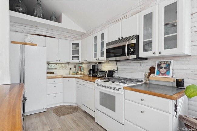 Building Photo - 26 Illinois Ave