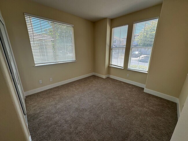Building Photo - 2397 Tamalpais Ave