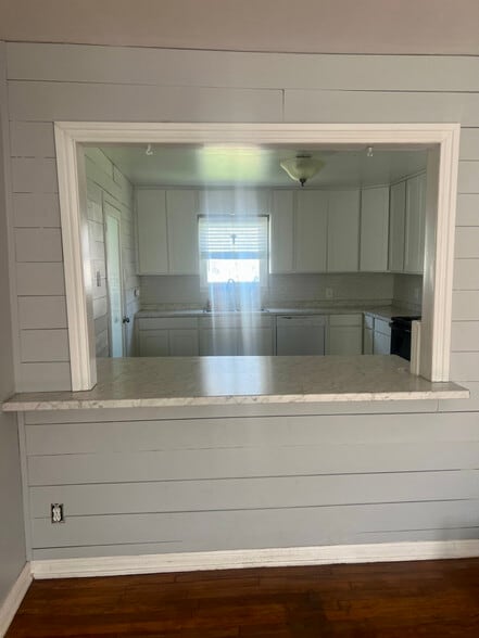 Building Photo - 901 Avenue C