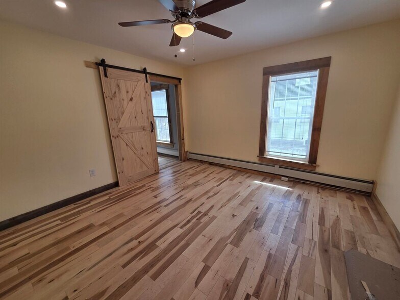 Building Photo - 526 Canaan, 1