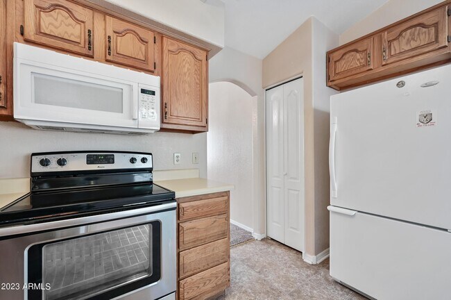 Building Photo - 1680 E Gary Dr