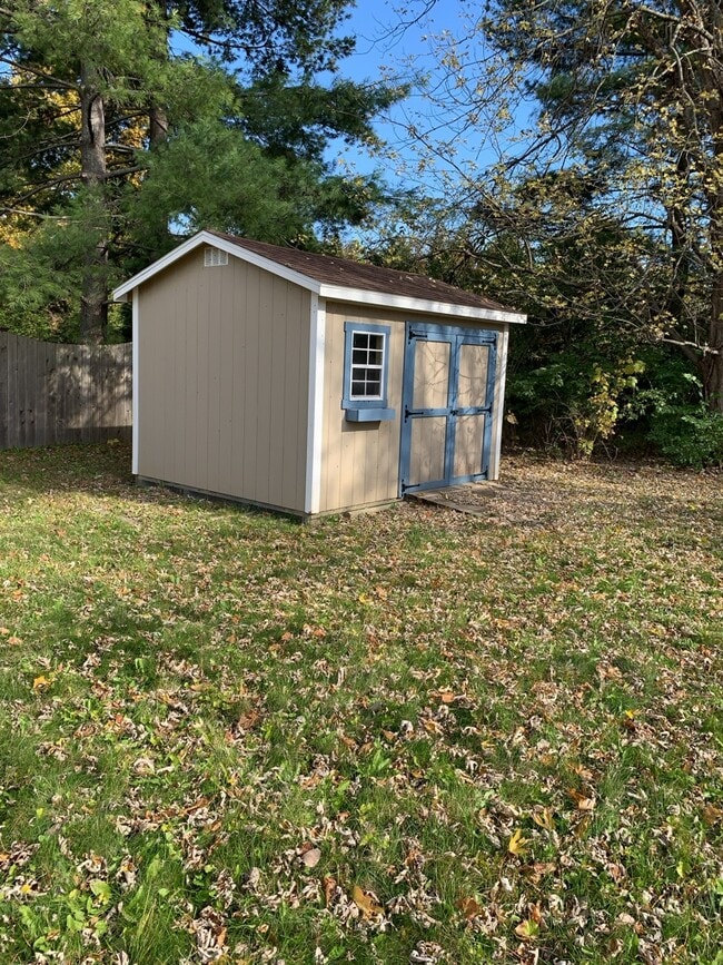 Building Photo - 818 Eastchester Dr