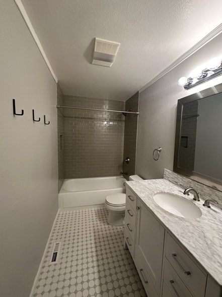 Building Photo - 5135 Frances Ave