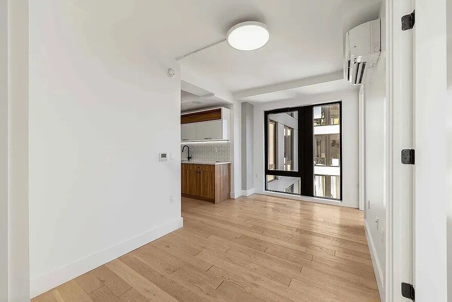 Building Photo - 60 W 125th St