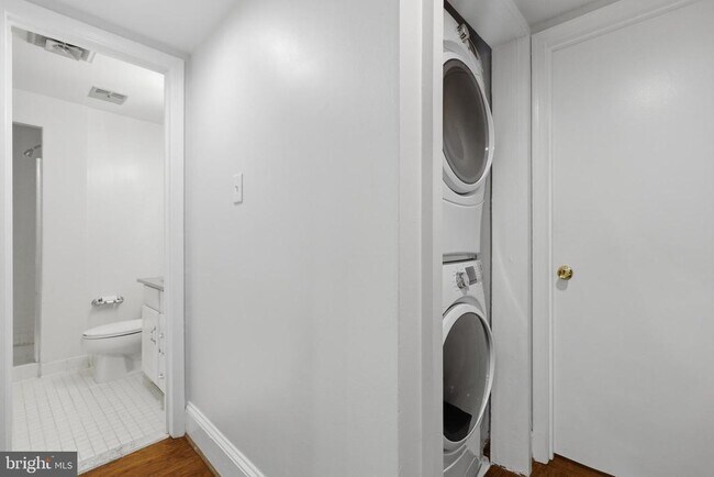 Building Photo - 2127 California St NW