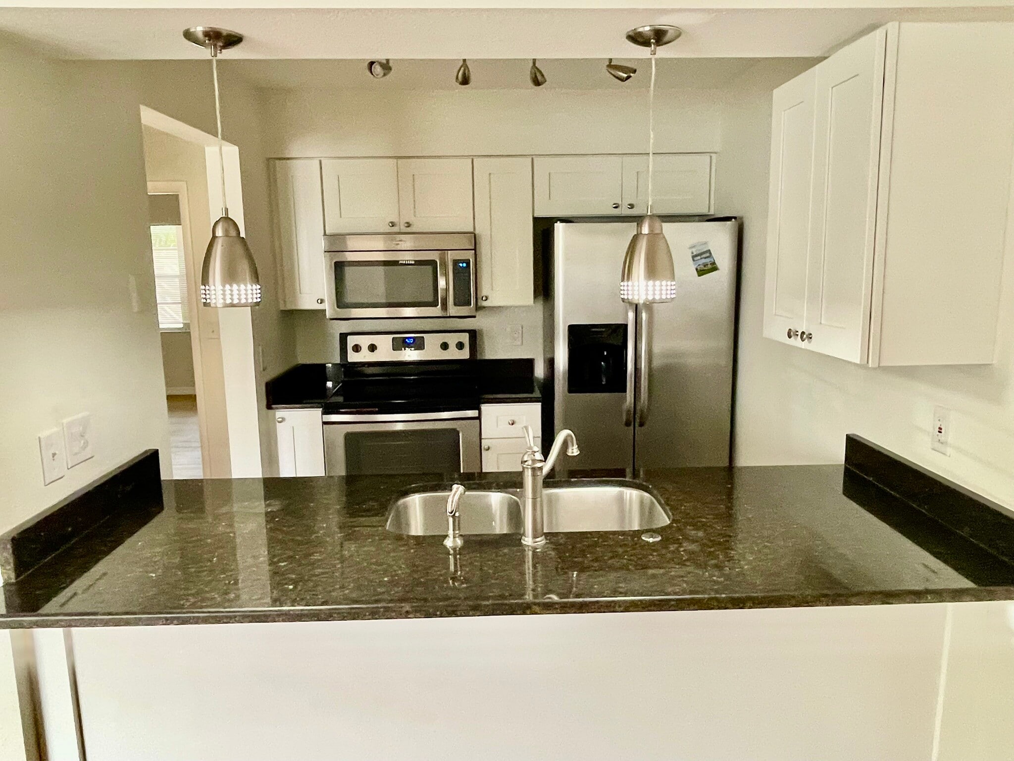 Building Photo - 304 S Habana Ave