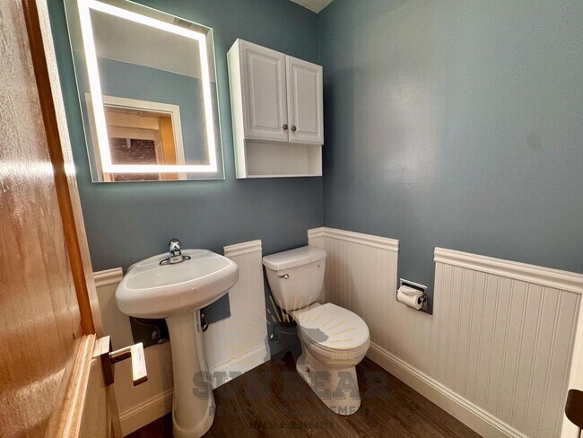 Building Photo - 3 Bedroom!  Dog Friendly!