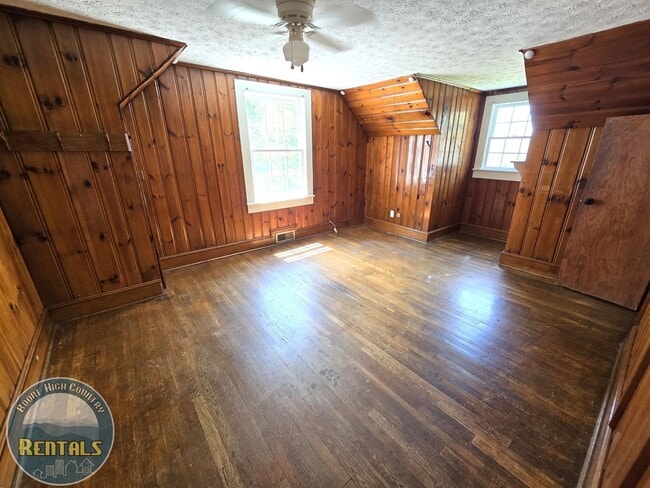 Building Photo - 310 Ridge St NW