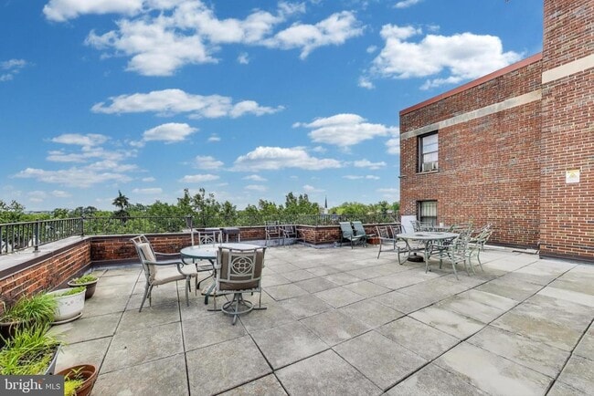 Building Photo - 1365 Kennedy St NW